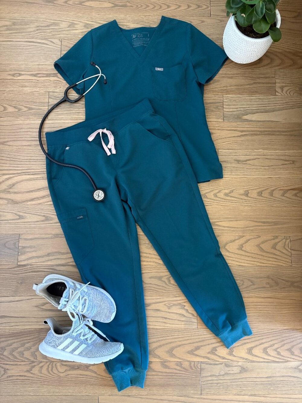 FIGS scrubs set in Caribbean Blue, excellent condition